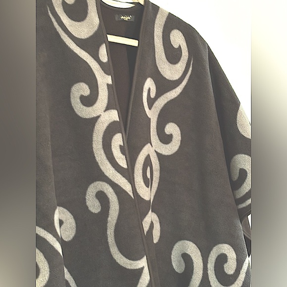 Fleece Poncho, Cape Black With Gray Swirl, Reverses to Solid Black 54x42 - Picture 11 of 12